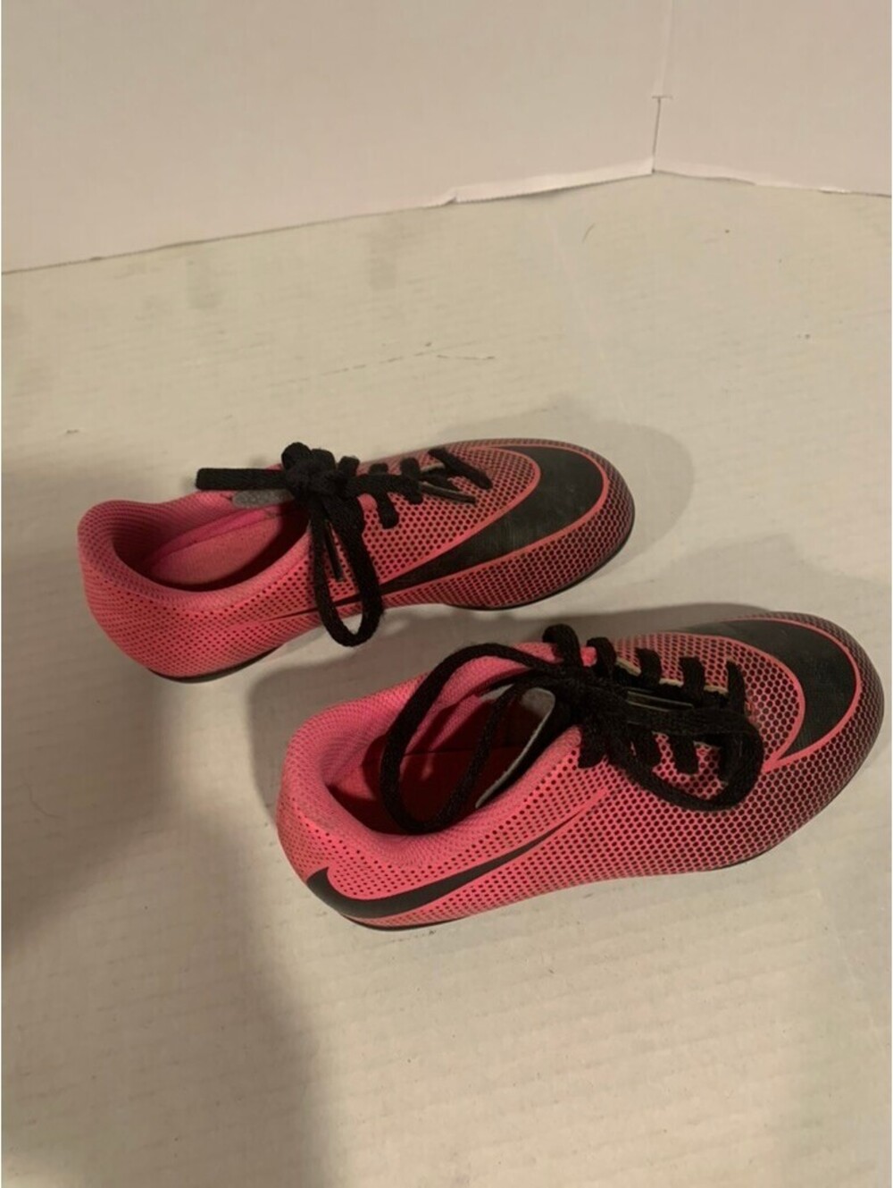 Nike Bravata II Kids Soccer Cleats in Size 11C Pink and Black Child